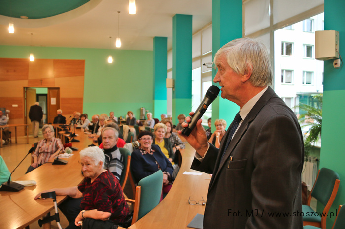 Inauguracja Uniwersytetu. Na zdjęciu przemawia dr Kazimierz Sztaba.