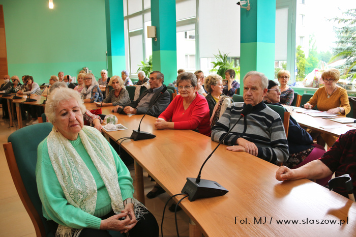 Inauguracja Uniwersytetu. Na zdjęciu uczestnicy inauguracyjnego spotkania w ramach uniwersytetu 3 wieku