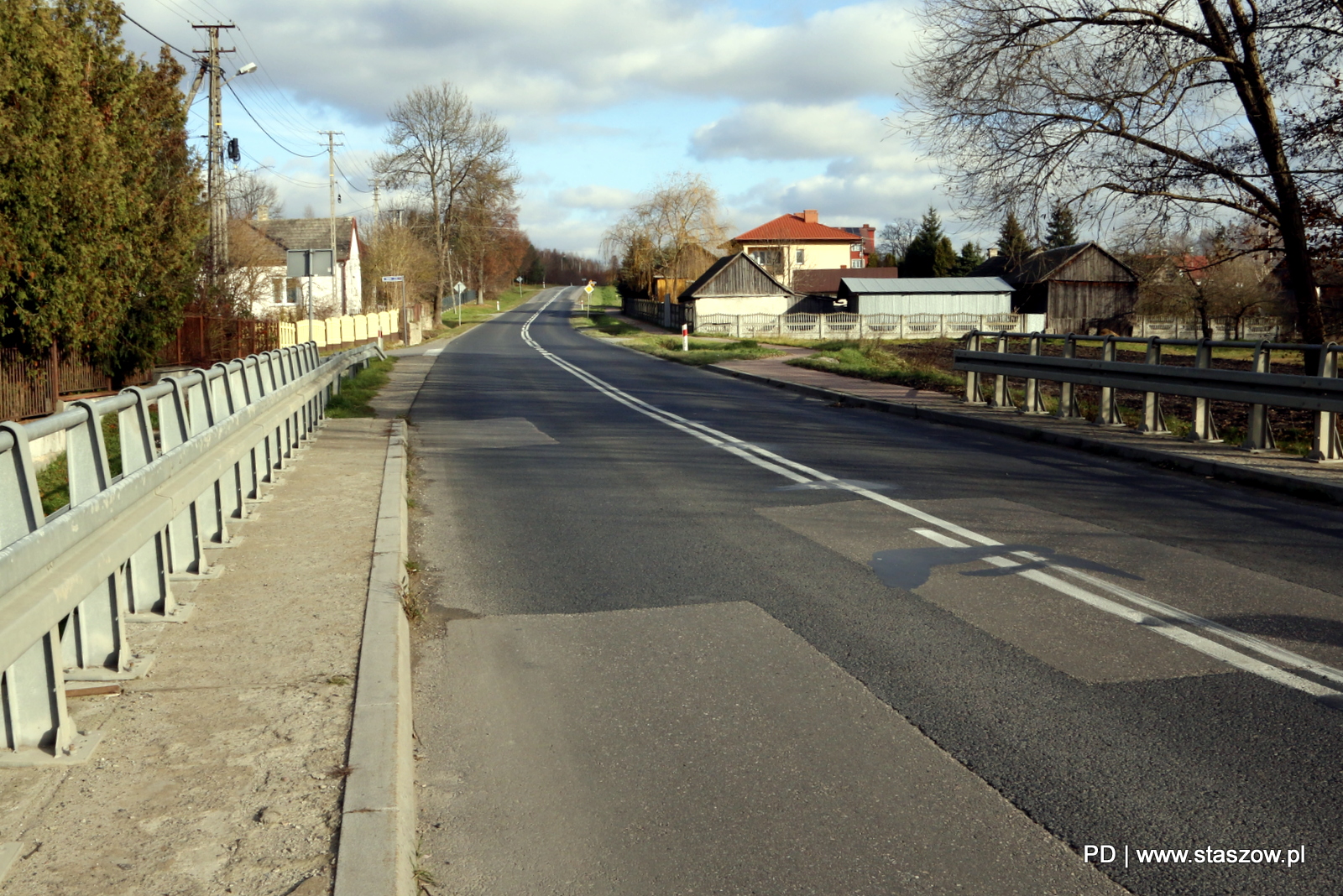 Droga prowadząca od Mostek do Bogorii