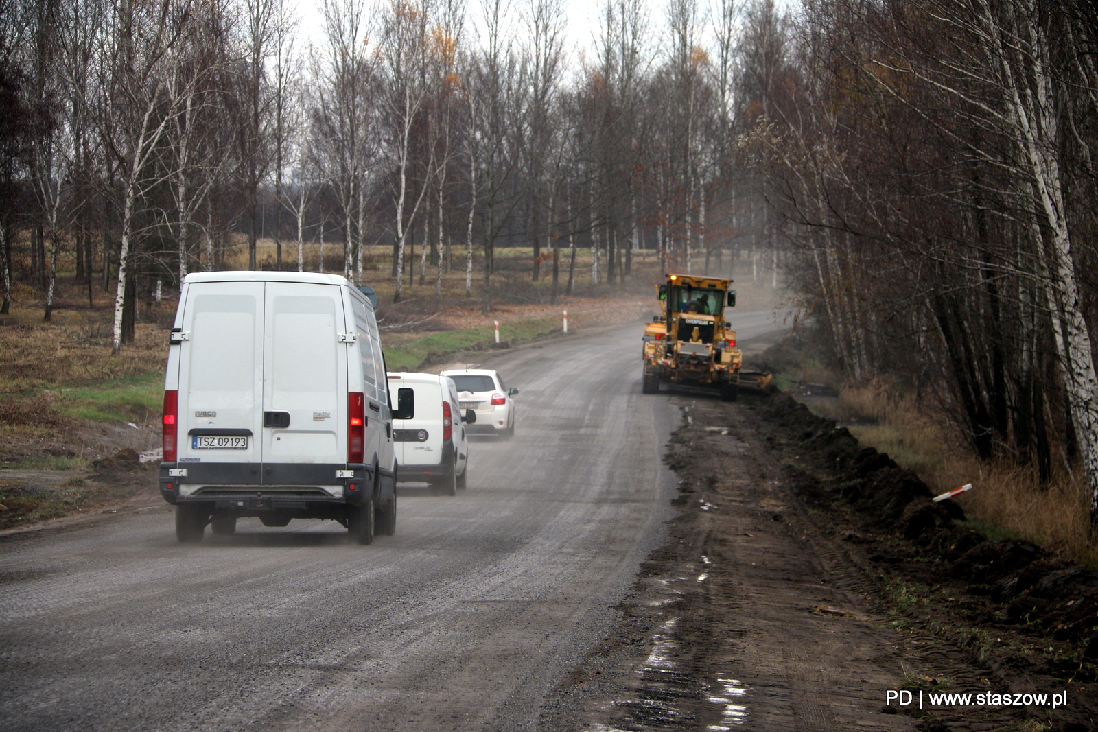 Prace budowlane na drodze wojewódzkiej nr 757, łączącej Staszów z Grzybowem