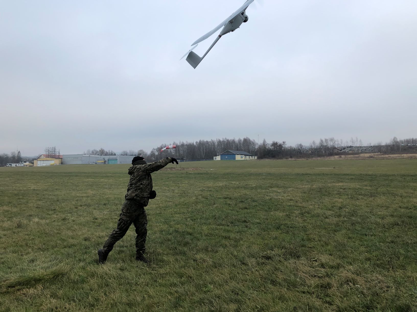 Pierwsze loty dronów  10. Świętokrzyskiej Brygady OT na świętokrzyskim niebie