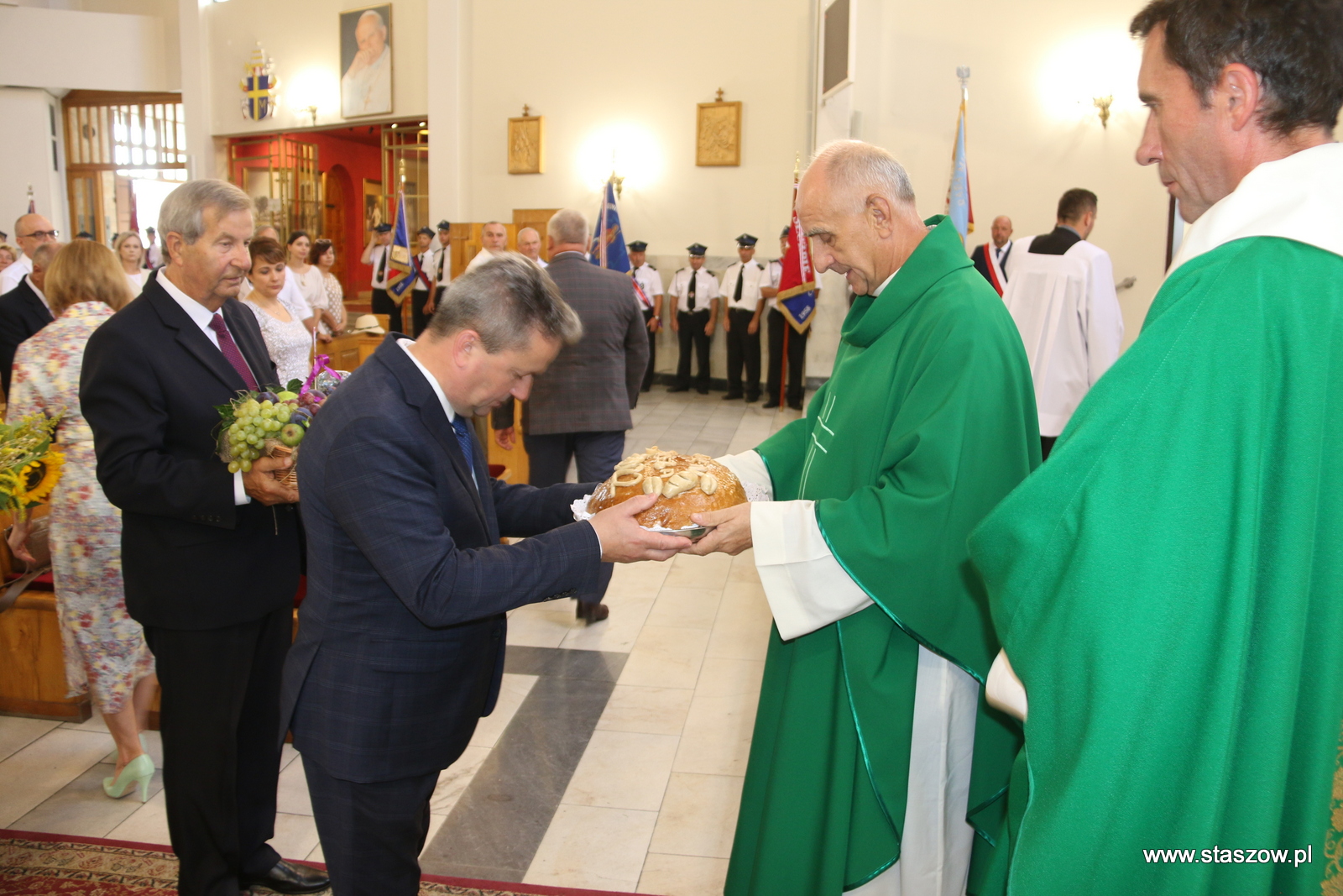 Podziękowali rolnikom za pracę - dożynki w Staszowie