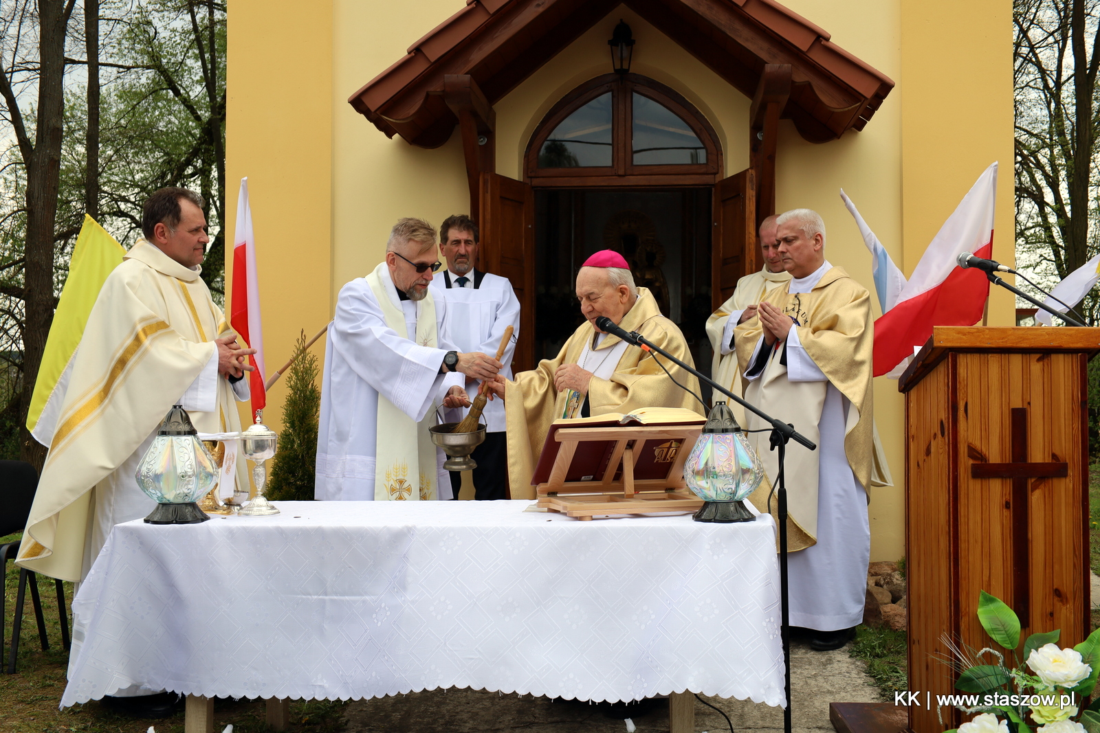 Kapliczka w Wiązownicy Małej po remoncie