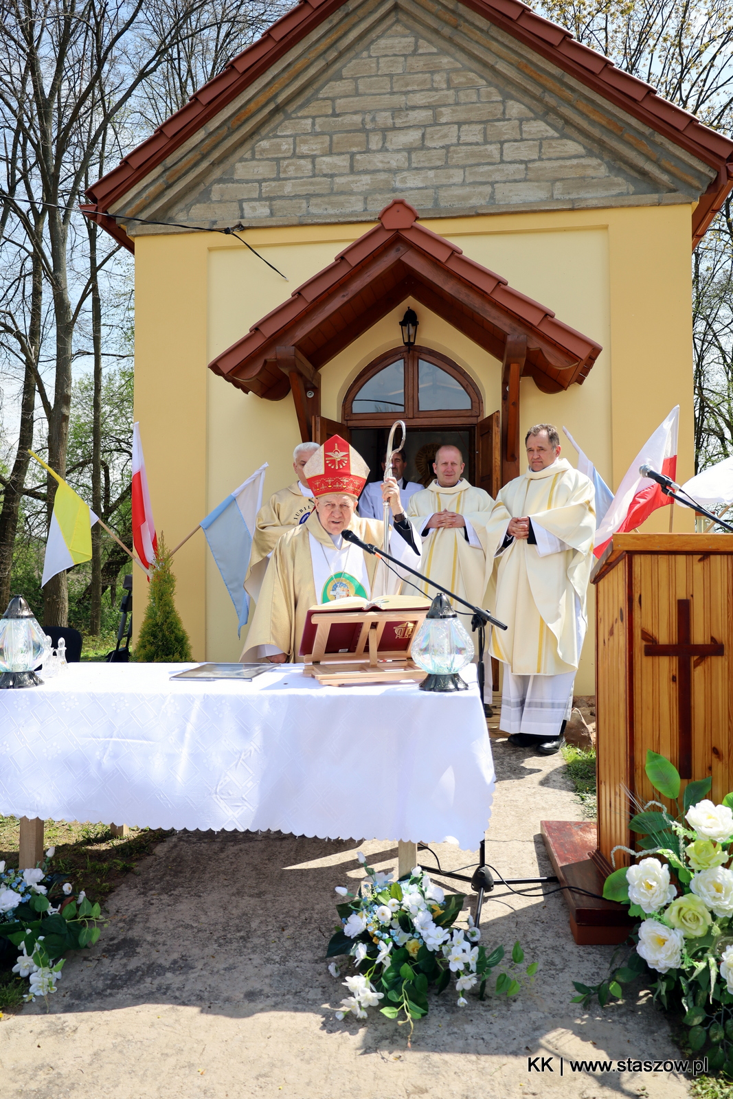 Kapliczka w Wiązownicy Małej po remoncie