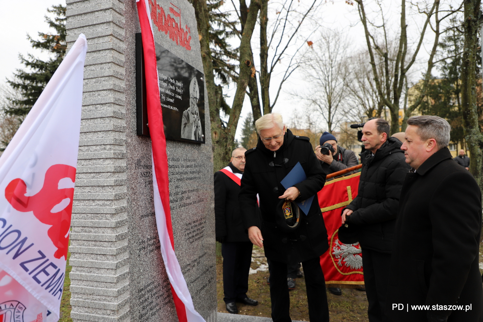 Uroczyste odsłonięcie pomnika ku czci 'Solidarności i świętego Jana Pawła II