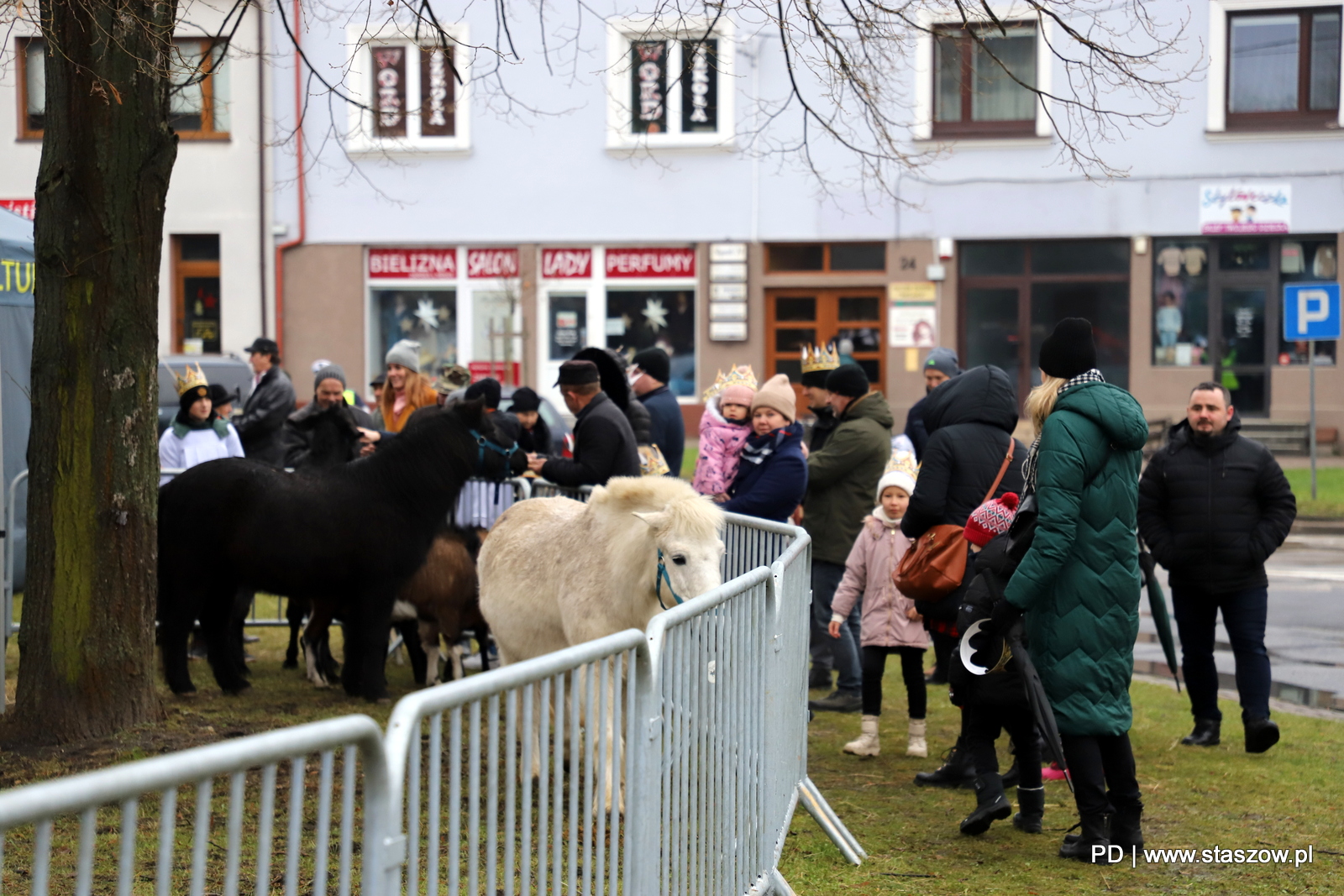 Trzej Królowie oddali pokłon Dzieciątku