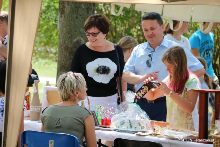 wśród gości pikniku był burmistrz staszowa Leszek Kopeć